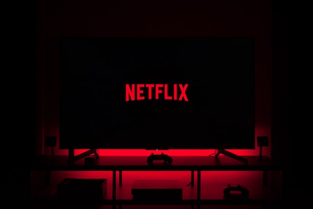 Netflix에서 공유 계정의 공식 종료. 15분이 지나면 추가 비용을 지불해야 합니다.